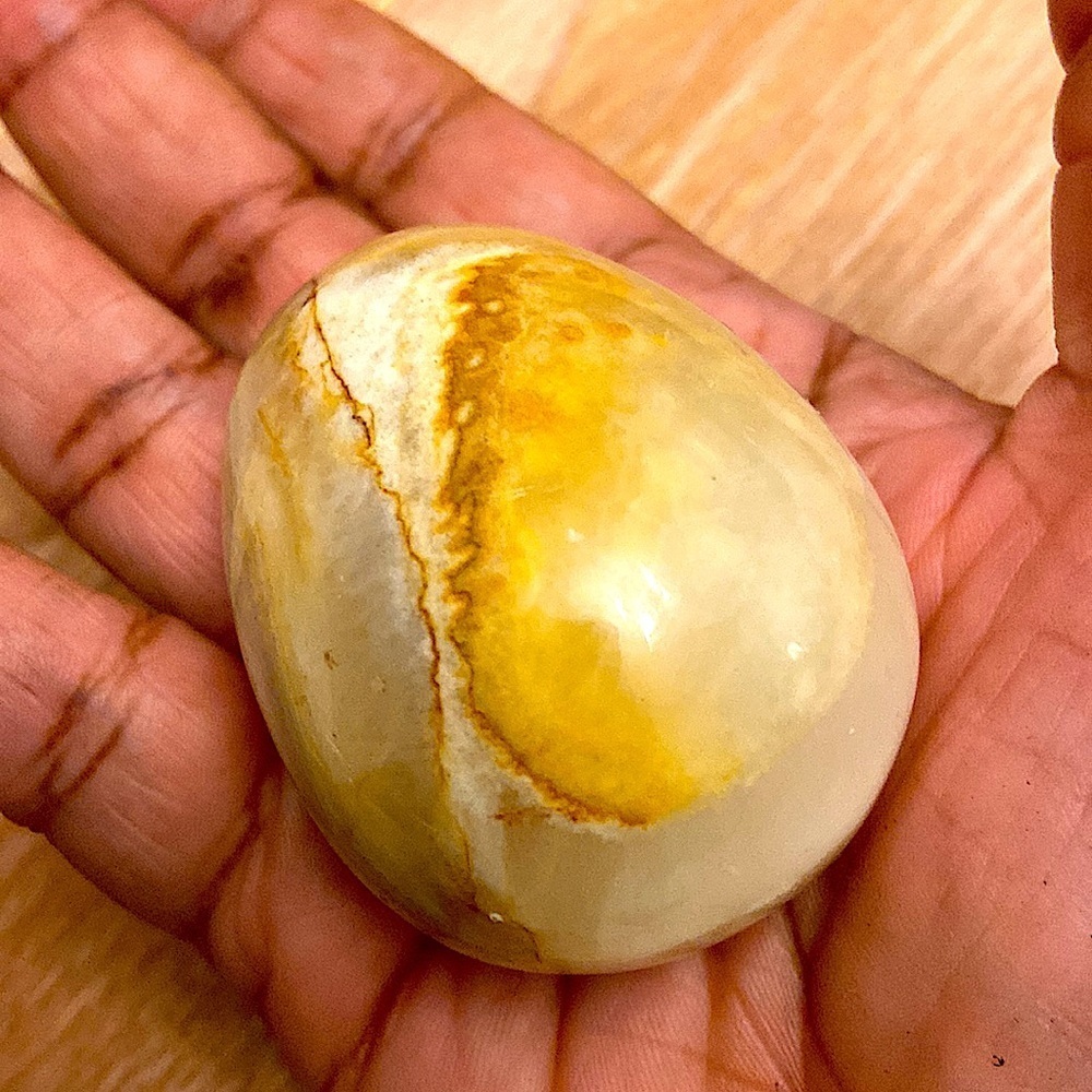 Vintage Agate Cream and Brown Nature Made Handcrafted Egg. - Picture 5 of 5